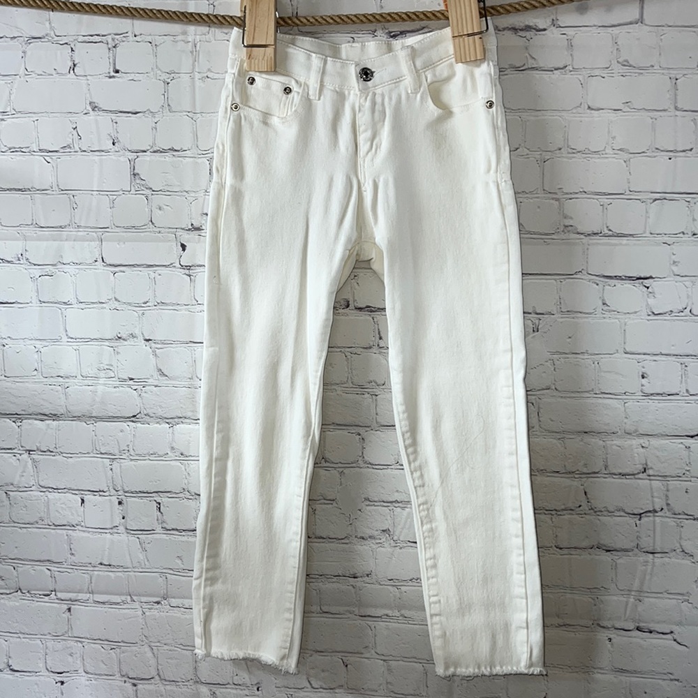 Size 26 white 5 pocket style denim jean. Hengsheng Jeans. Like new